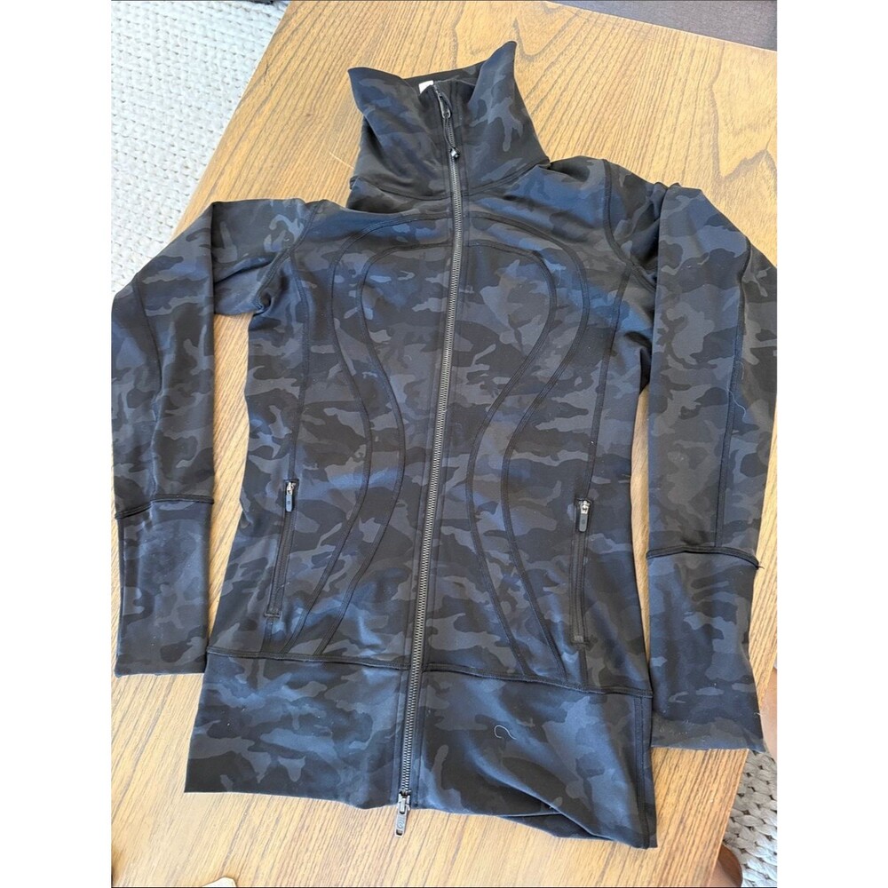 Lululemon Define Jacket Zip Up in Black Camo Size 4